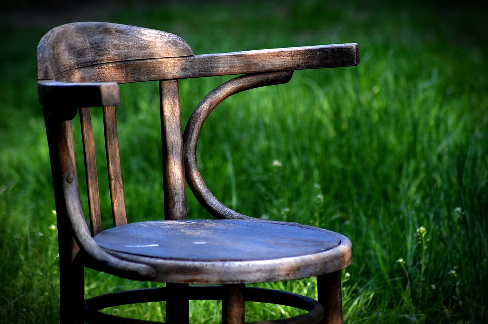 Réparer une chaise, c’est simple comme bonjour !