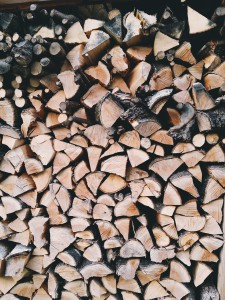 firewood-1209440_1280